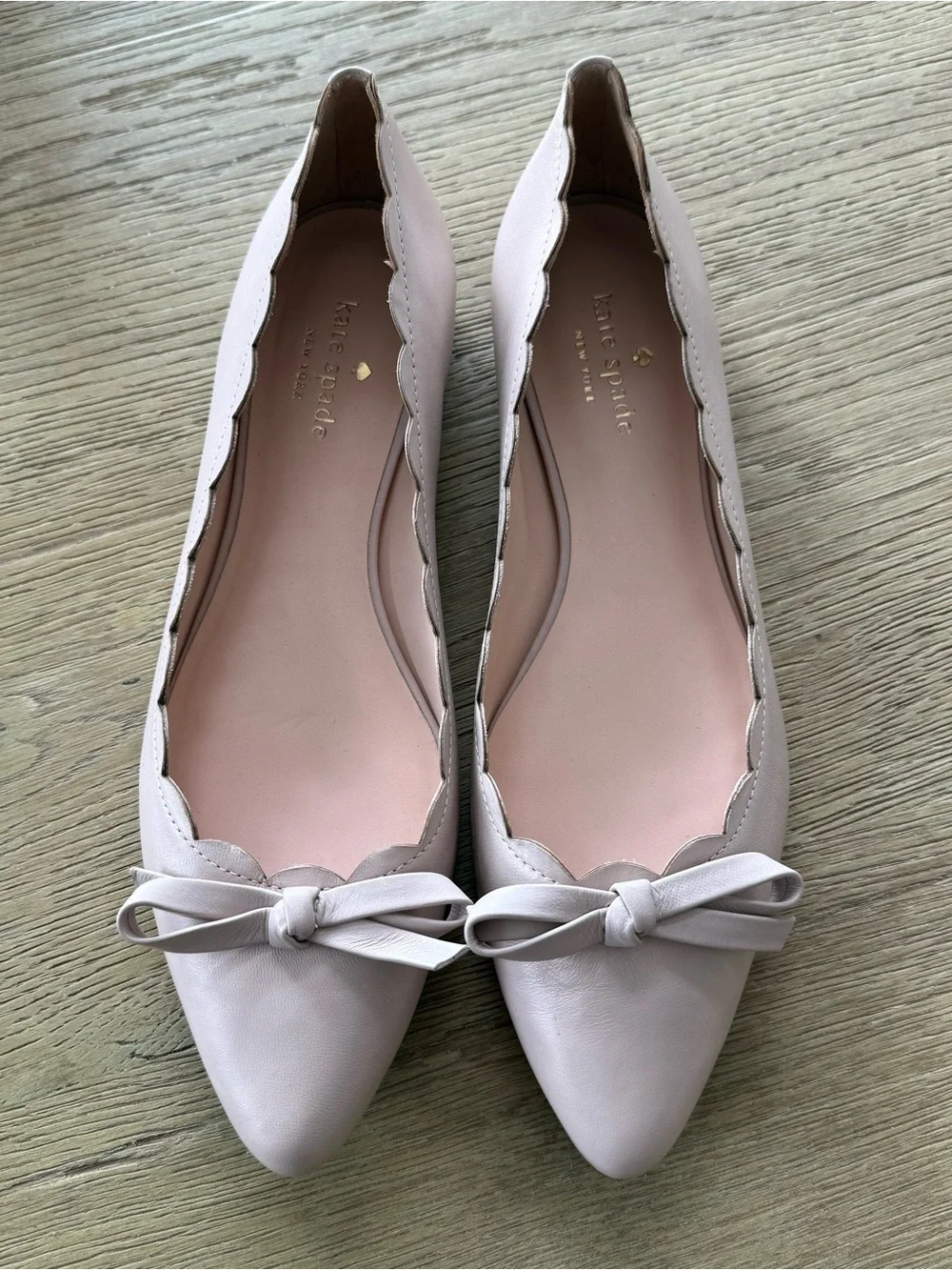 Kate Spade Eleni Flex Flat Scalloped Edge in Pale Pink Nappa